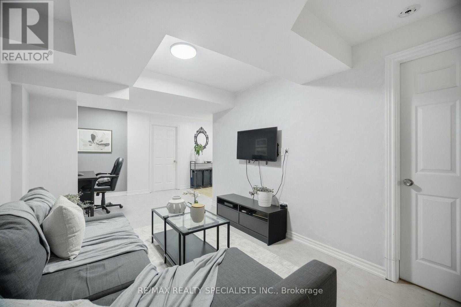 30 PASSFIELD TRAIL - 18