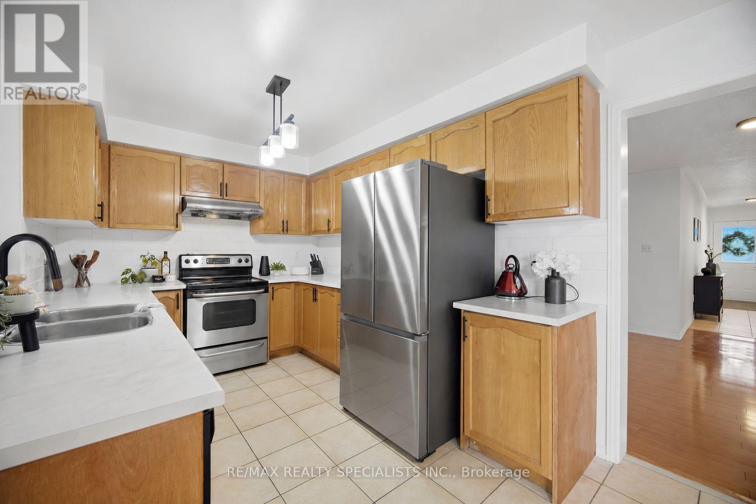 30 Passfield Trail, Brampton, ON photo 6