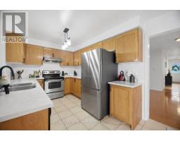 Living room - 30 Passfield Trail, Brampton, ON L6P1T8 Photo 6