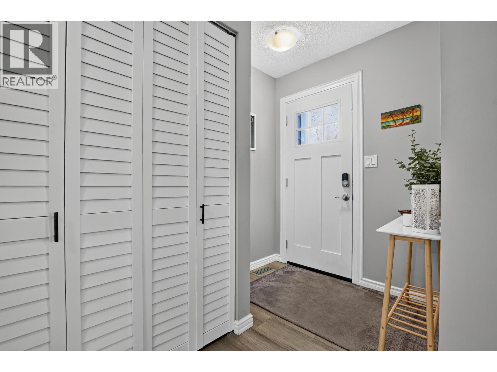 6653 ESSEX CRESCENT - 18