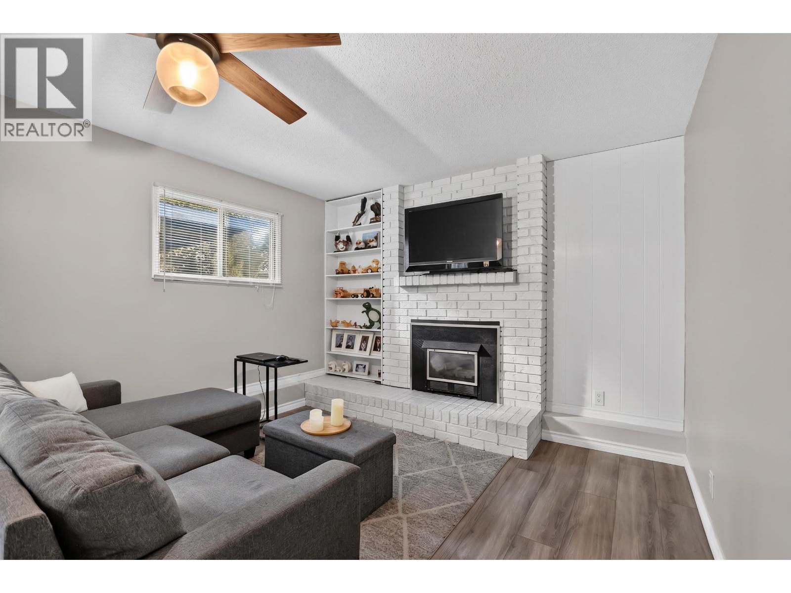 6653 ESSEX CRESCENT - 21