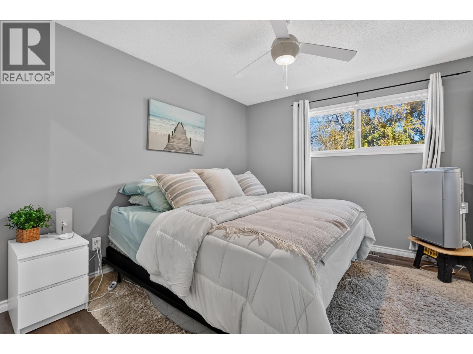6653 ESSEX CRESCENT - 22