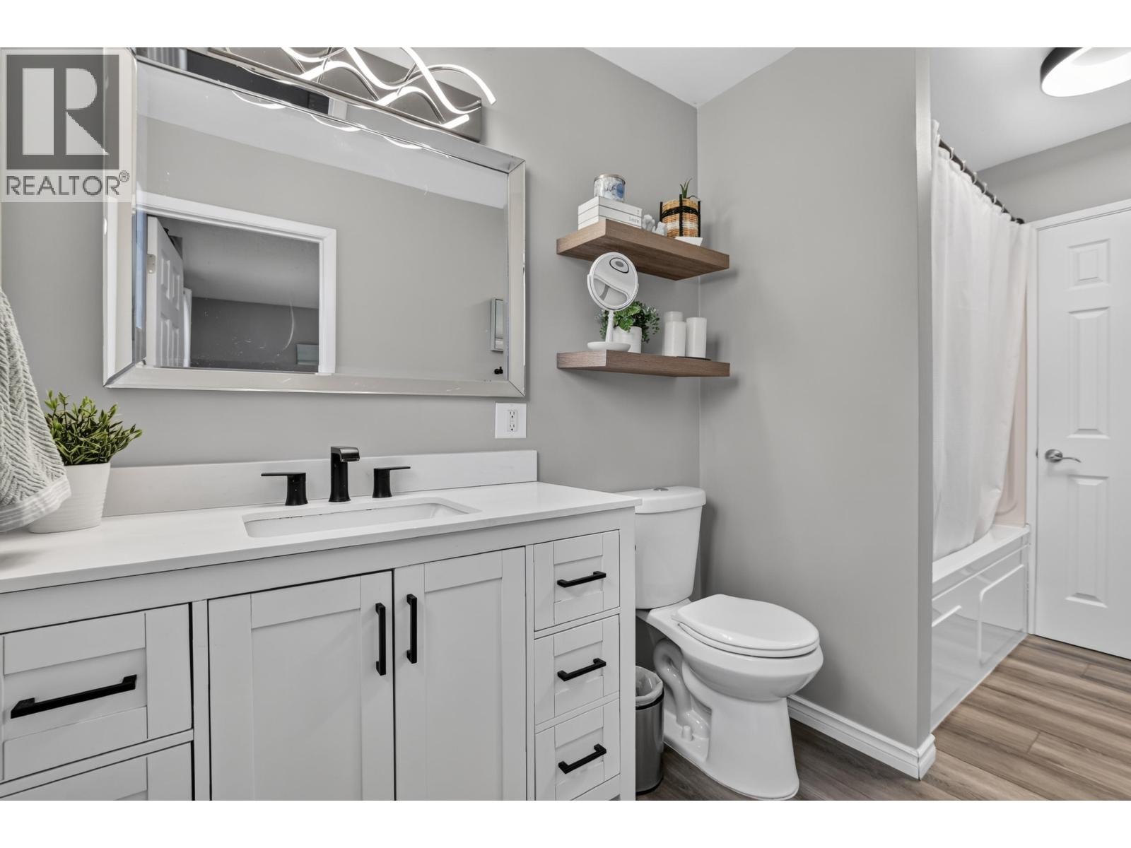 6653 ESSEX CRESCENT - 24