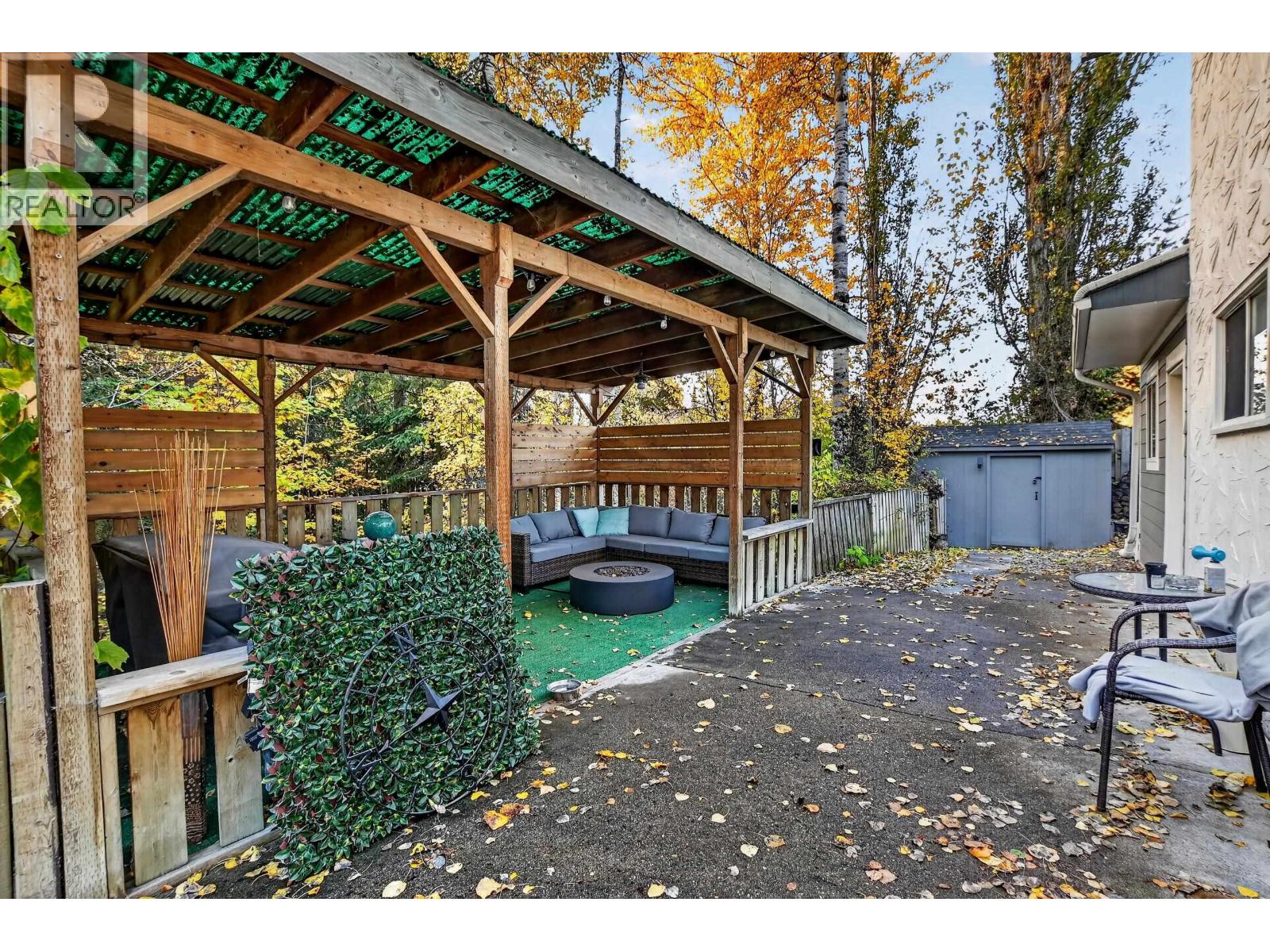 6653 ESSEX CRESCENT - 35