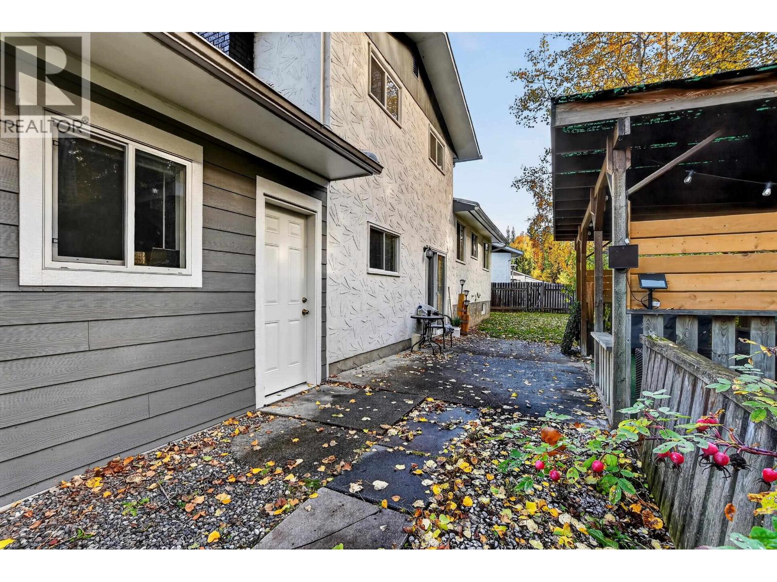 6653 ESSEX CRESCENT - 36
