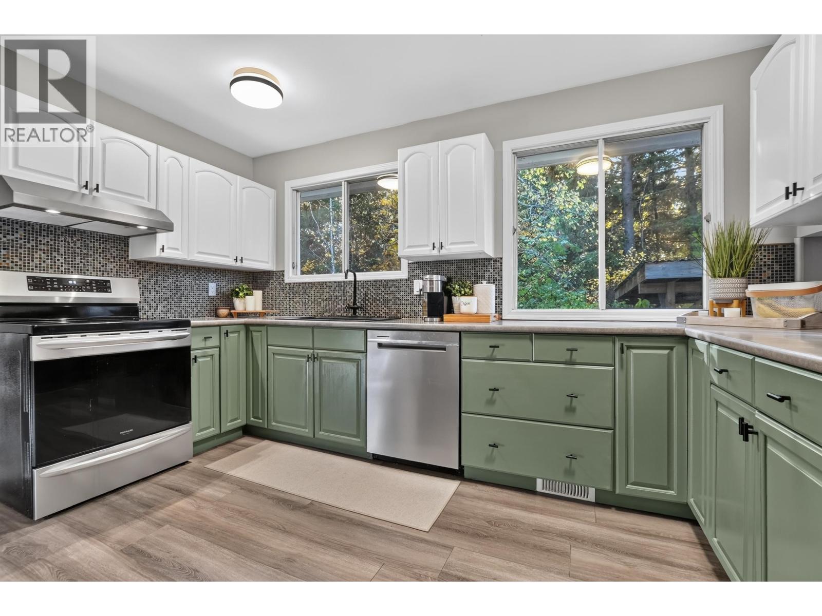 6653 ESSEX CRESCENT - 6