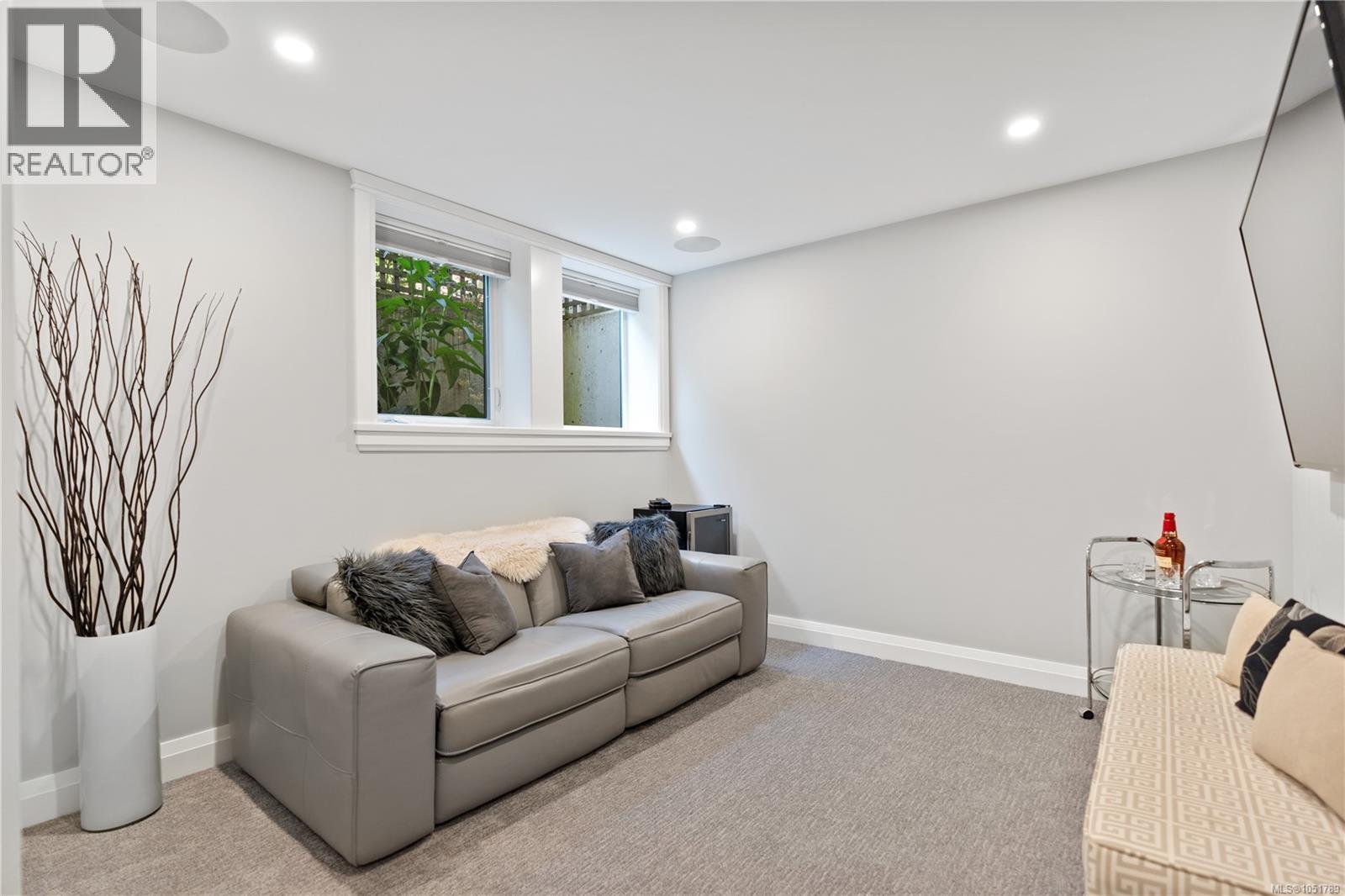 196 Olive St - 34