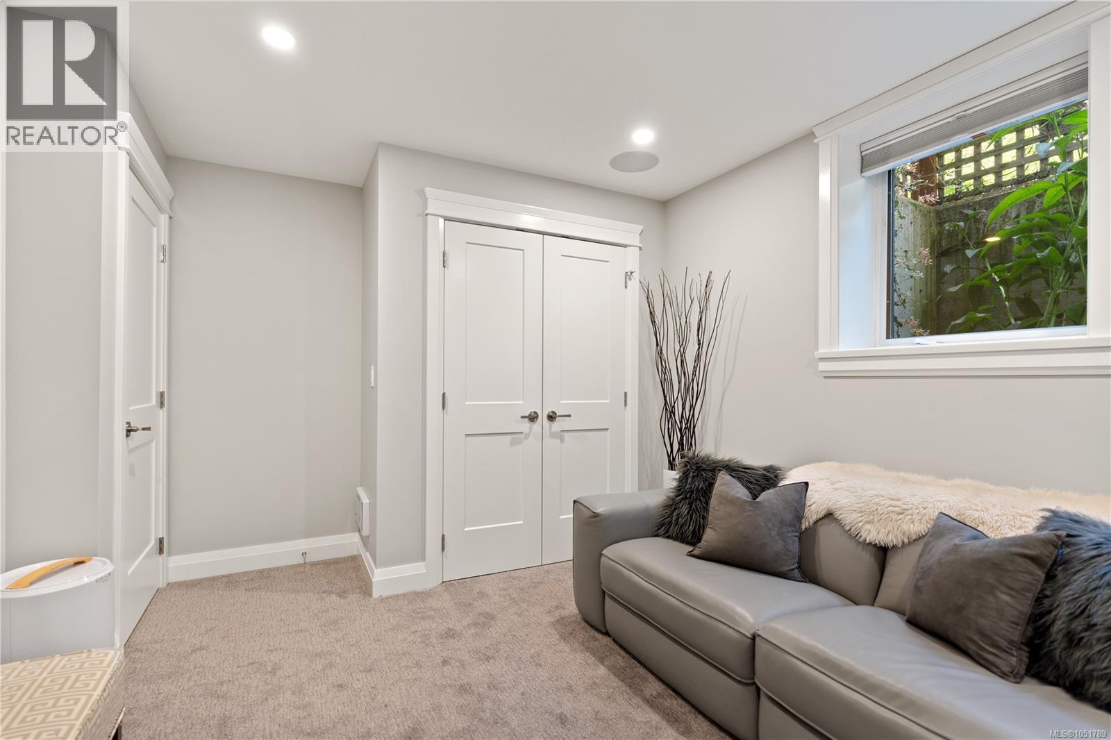 196 Olive St - 35