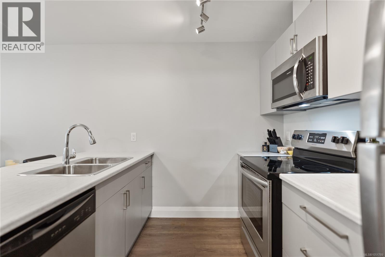 196 Olive St - 40