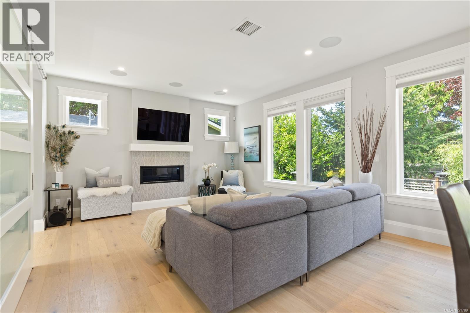 196 Olive St - 6