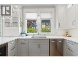 Bathroom - 196 Olive St, Victoria, BC V8S3H3 Photo 14