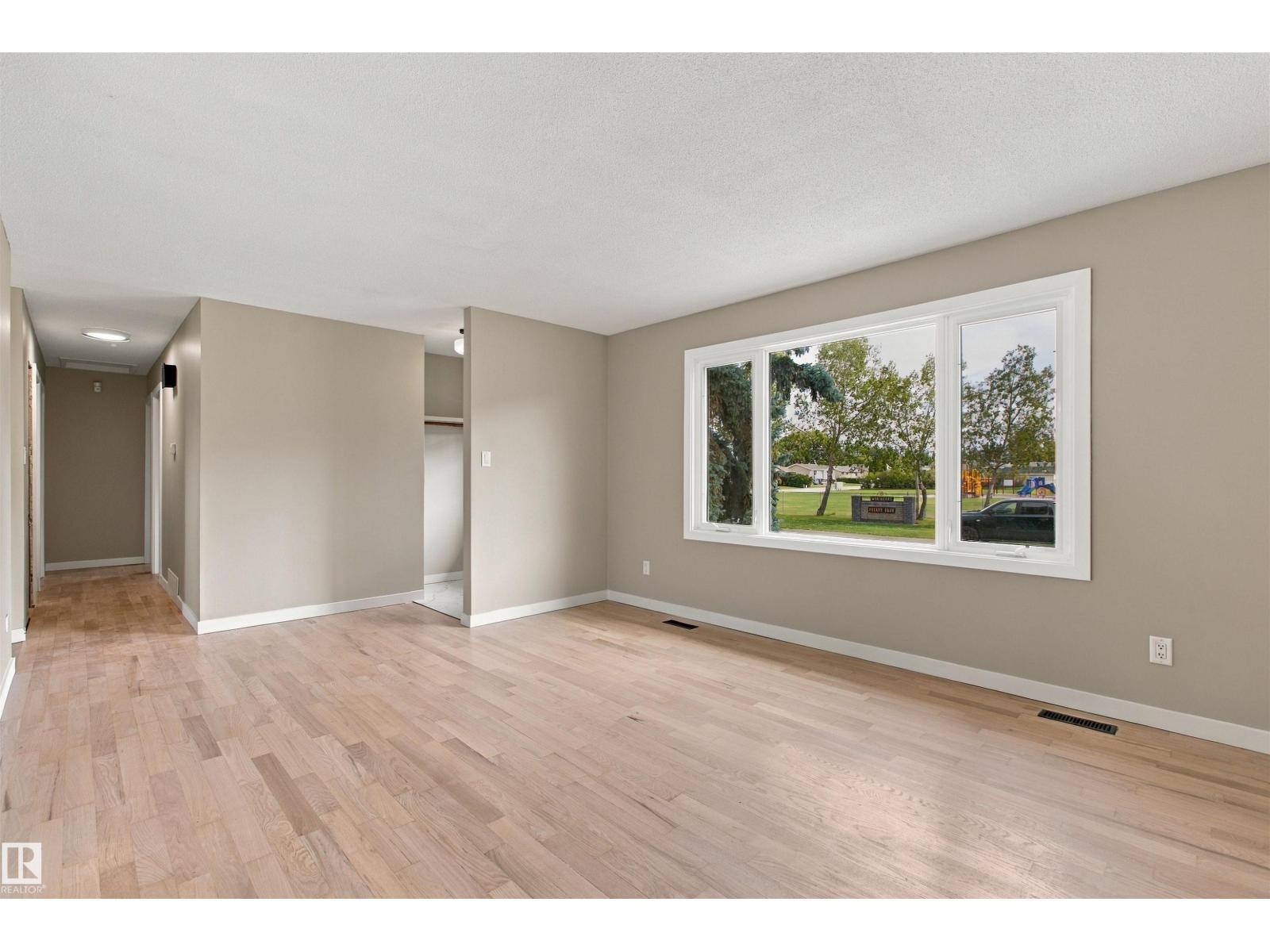 9908 99 Street, photo 10