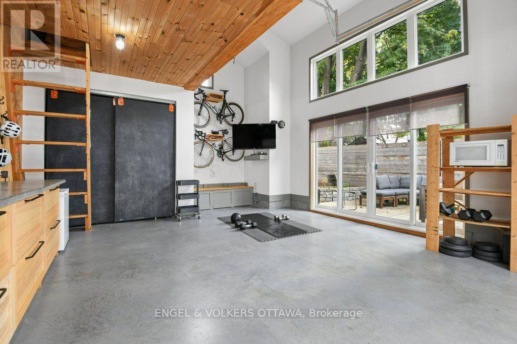 187 HINTON AVENUE N - 24
