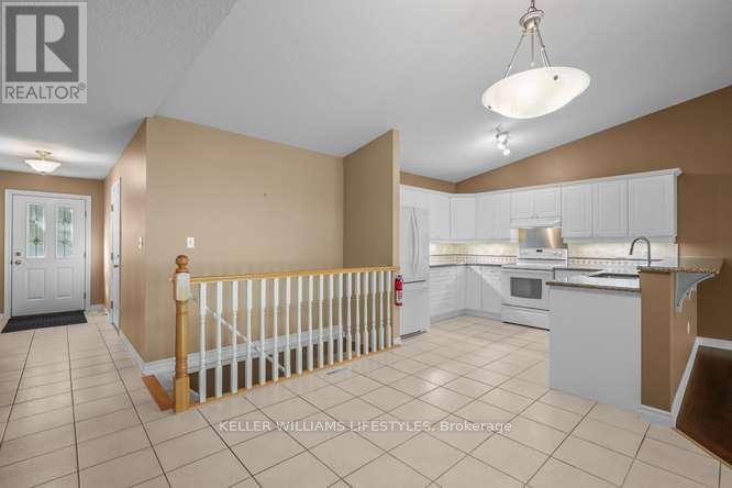 #45 1241 BEAVERBROOK AVENUE - 5
