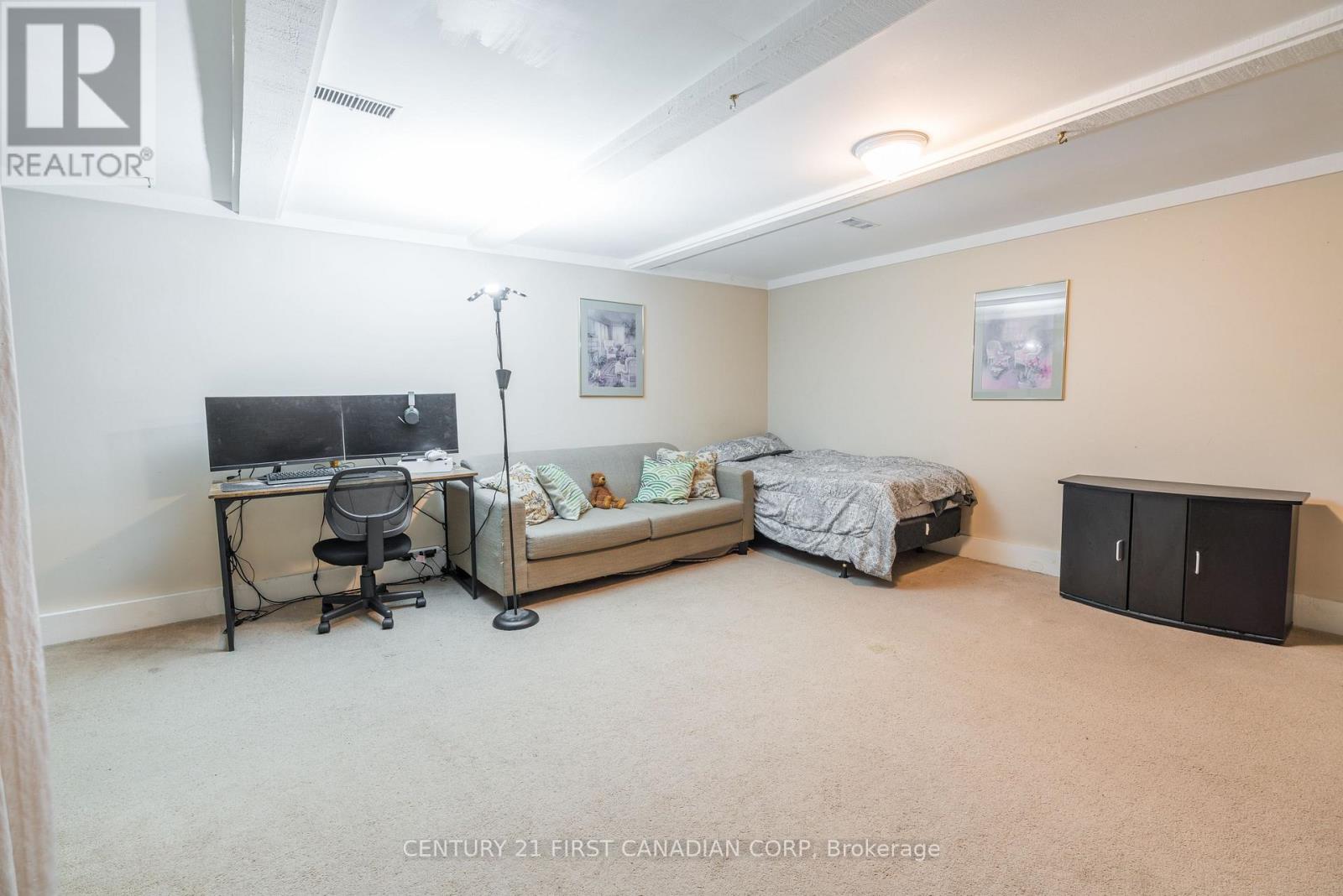 1385 Commissioners Road West — photo 21