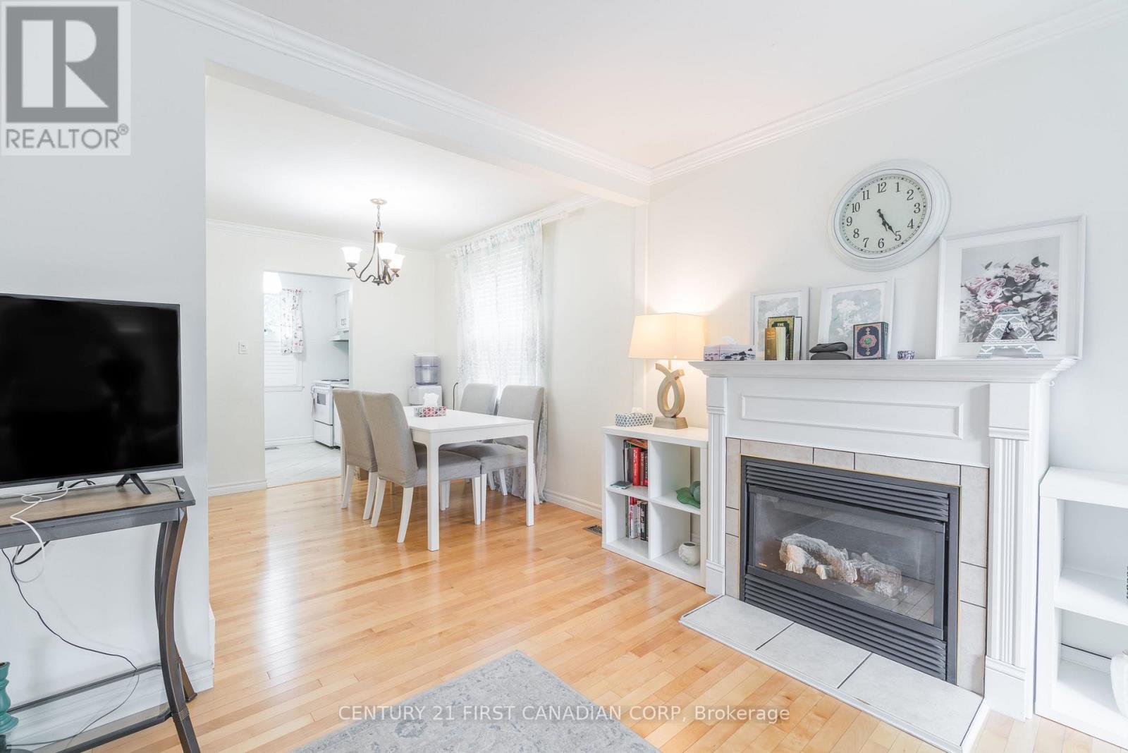 1385 Commissioners Road West — photo 7