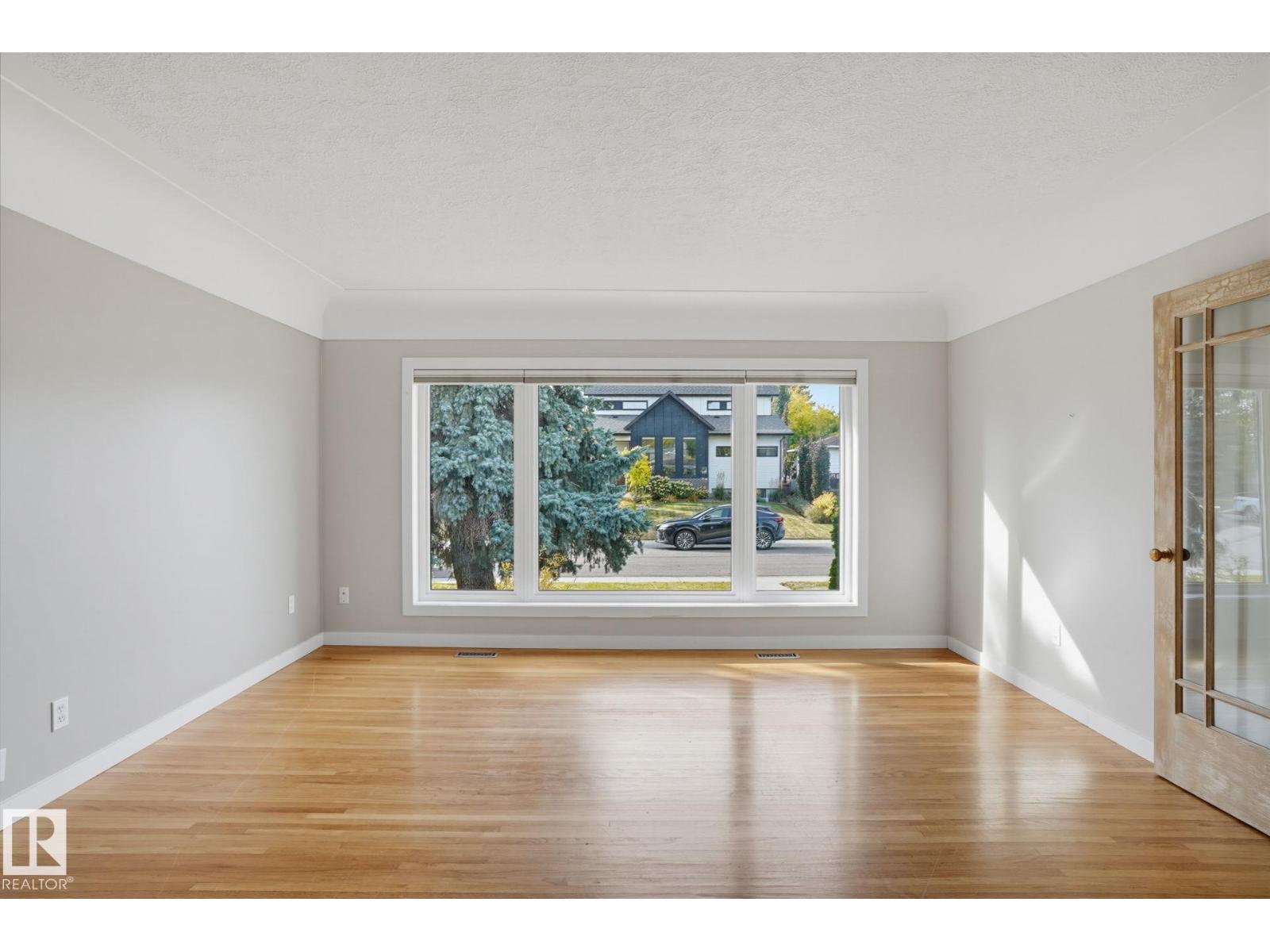10807 134 ST NW - 4