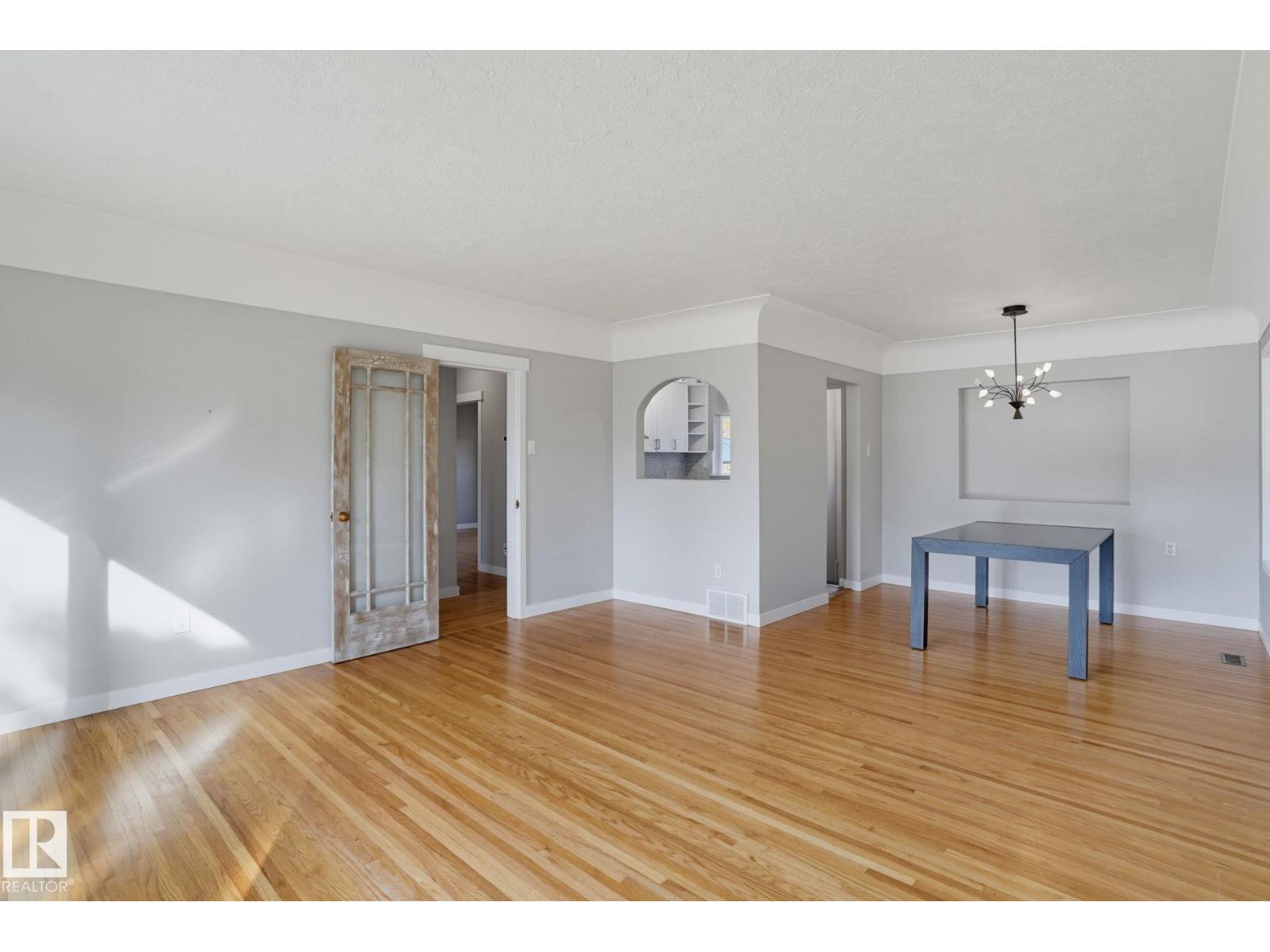 10807 134 ST NW - 5
