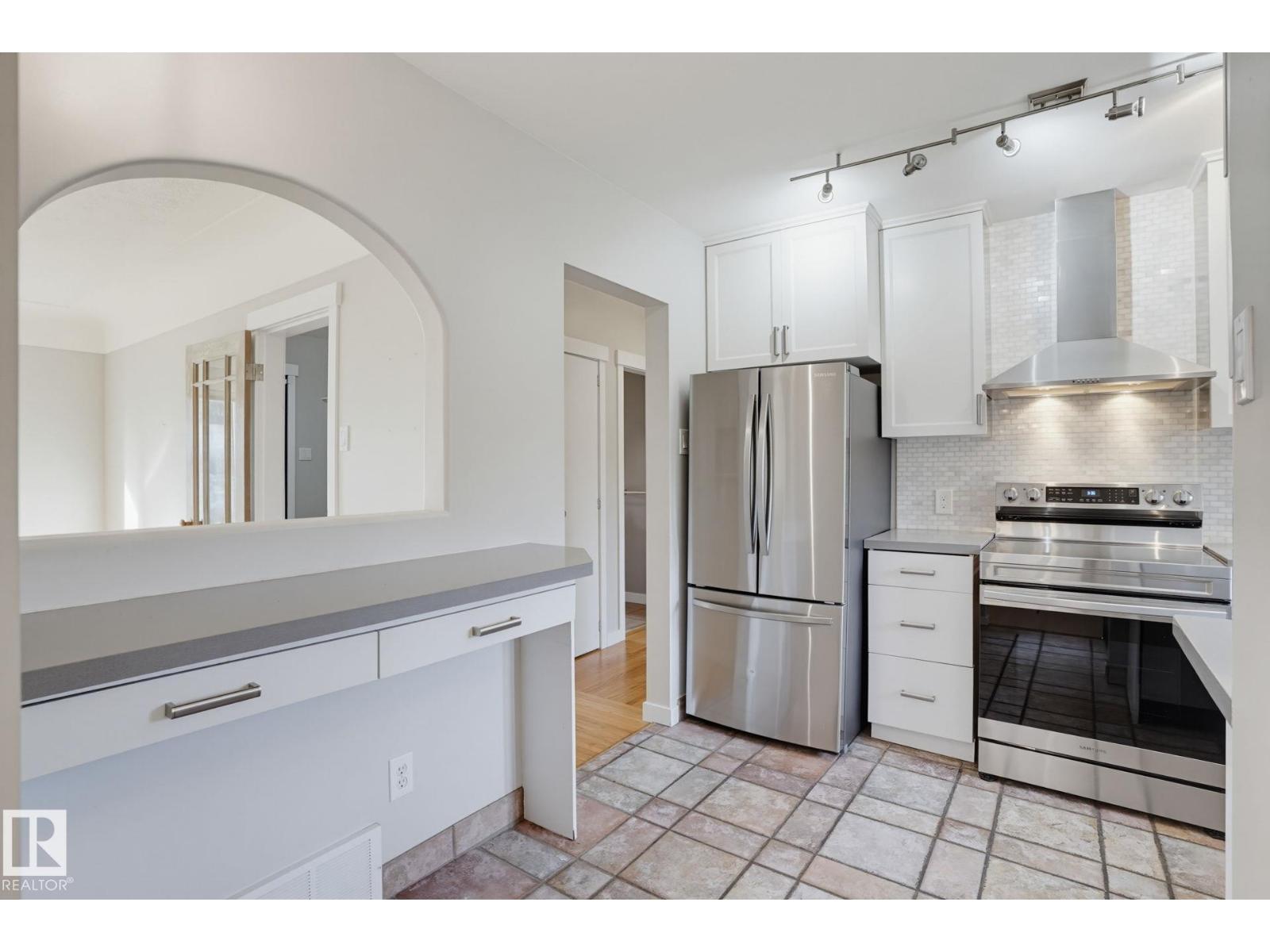 10807 134 ST NW - 7
