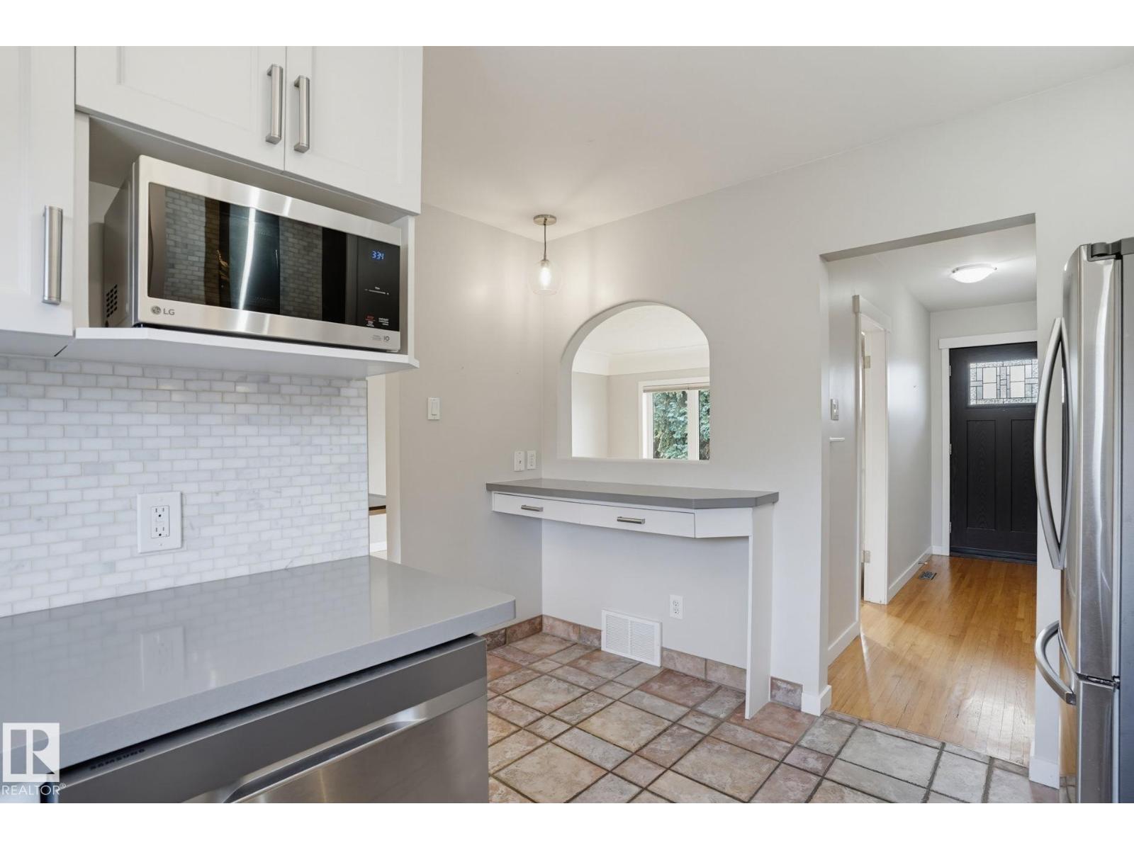 10807 134 ST NW - 8