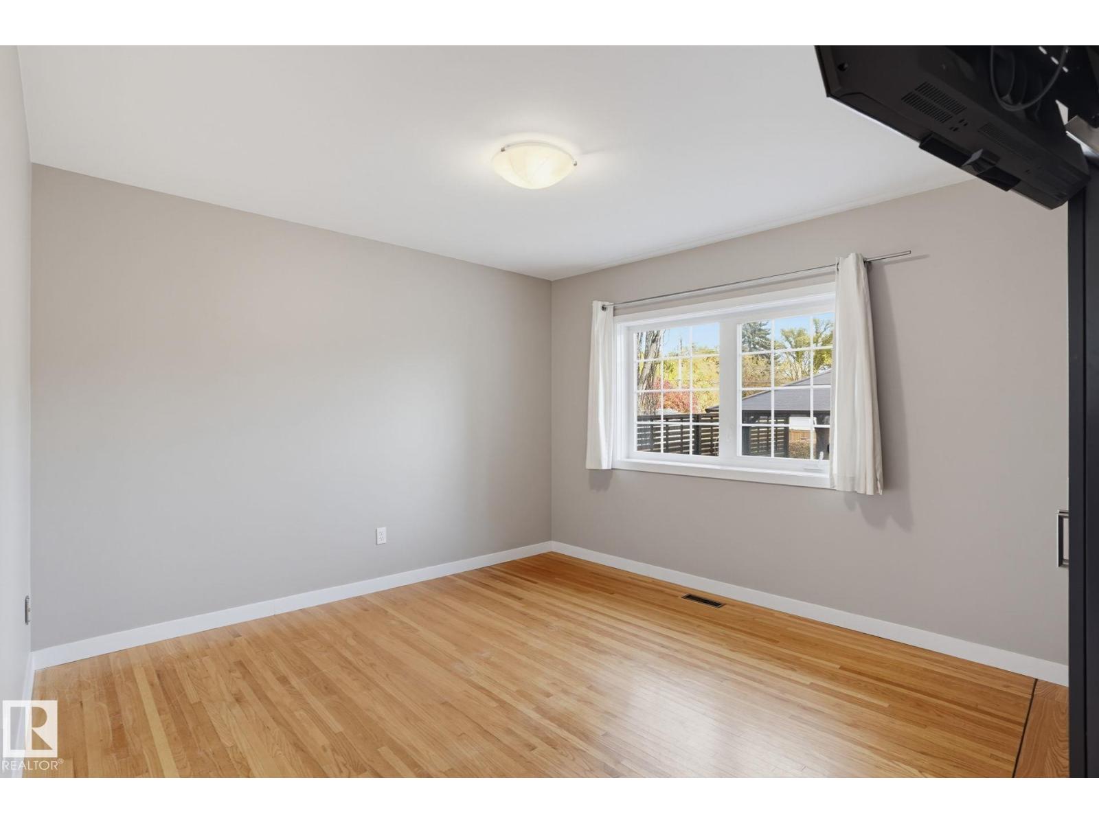 10807 134 ST NW - 9