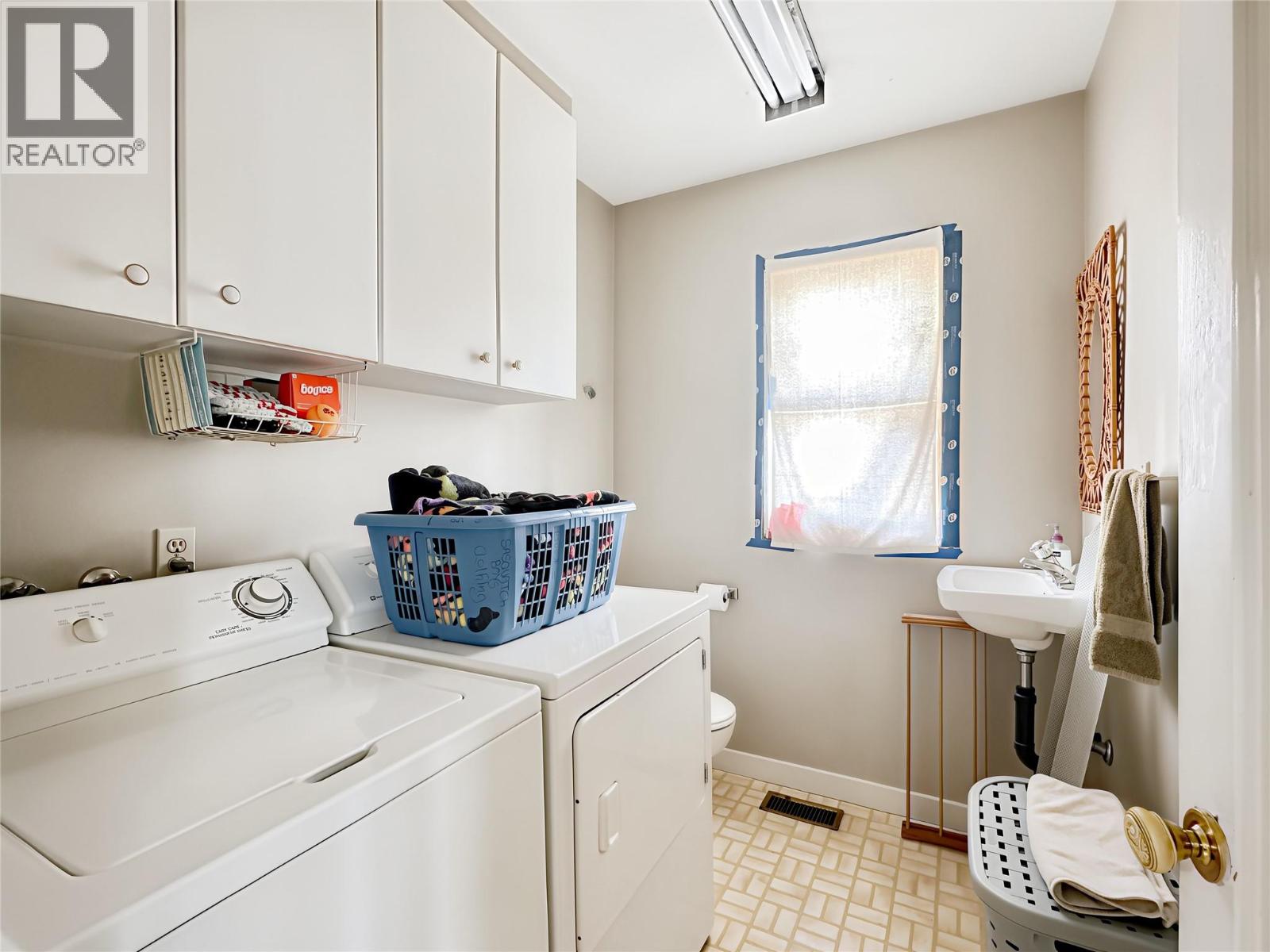  5952 Okanagan Street, Oliver