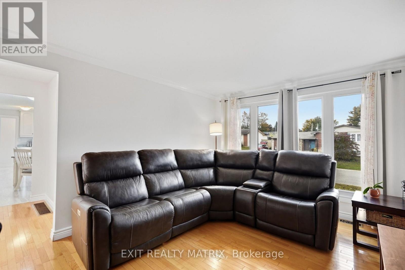 499 GILLES STREET - Image 13