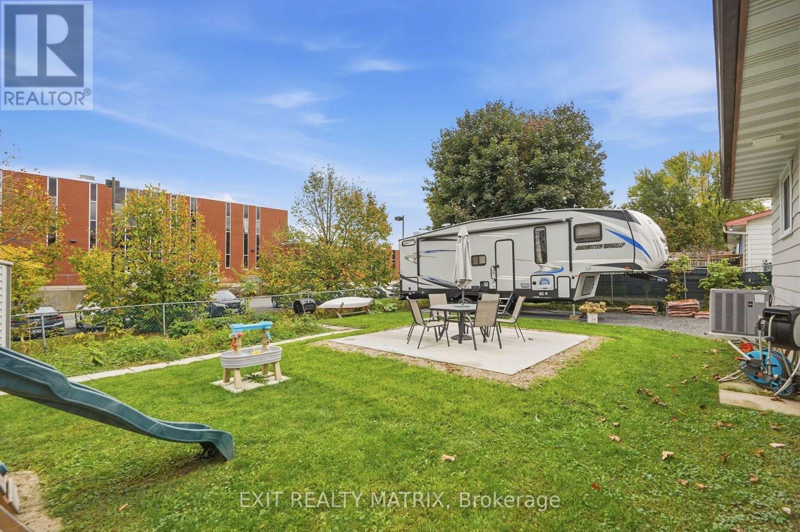 499 GILLES STREET - Image 28