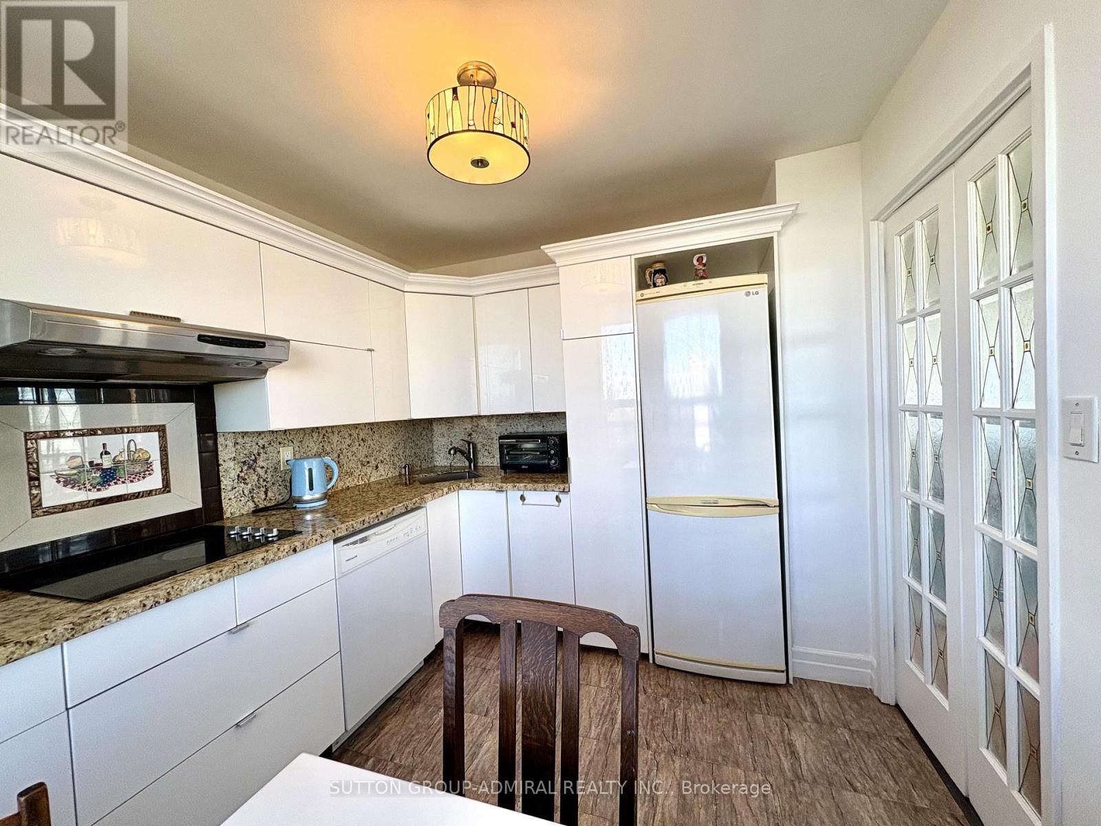 #1103 135 ANTIBES DRIVE - 14