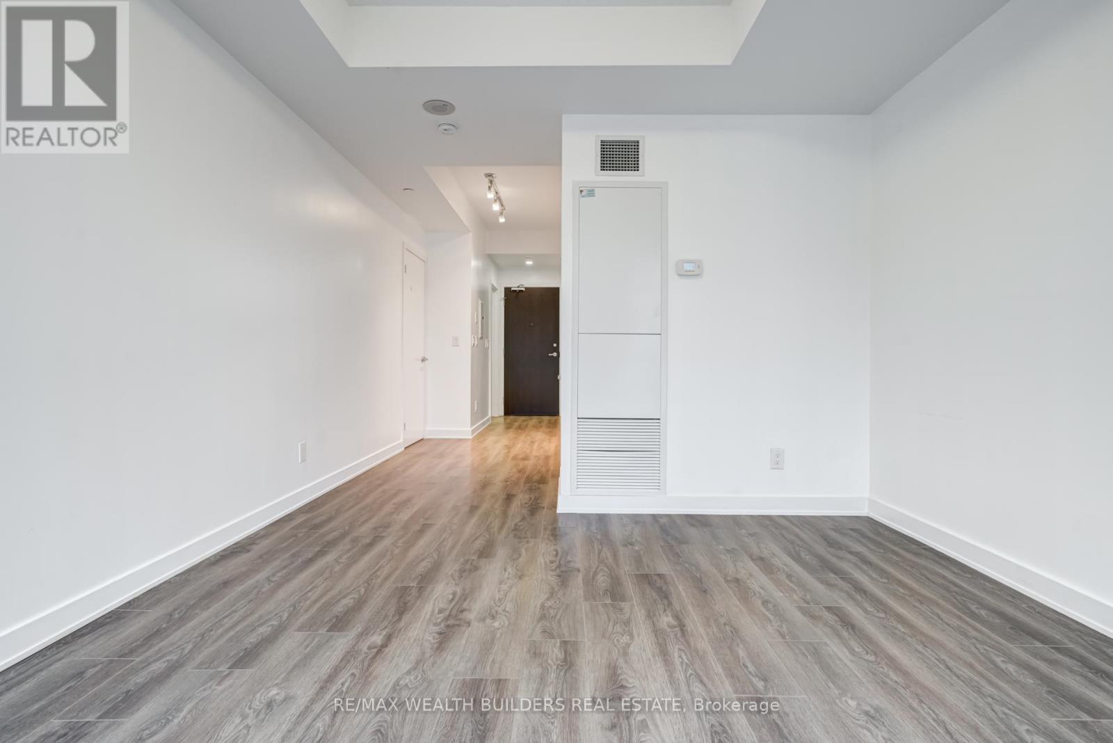 55 Regent Park Boulevard — photo 28