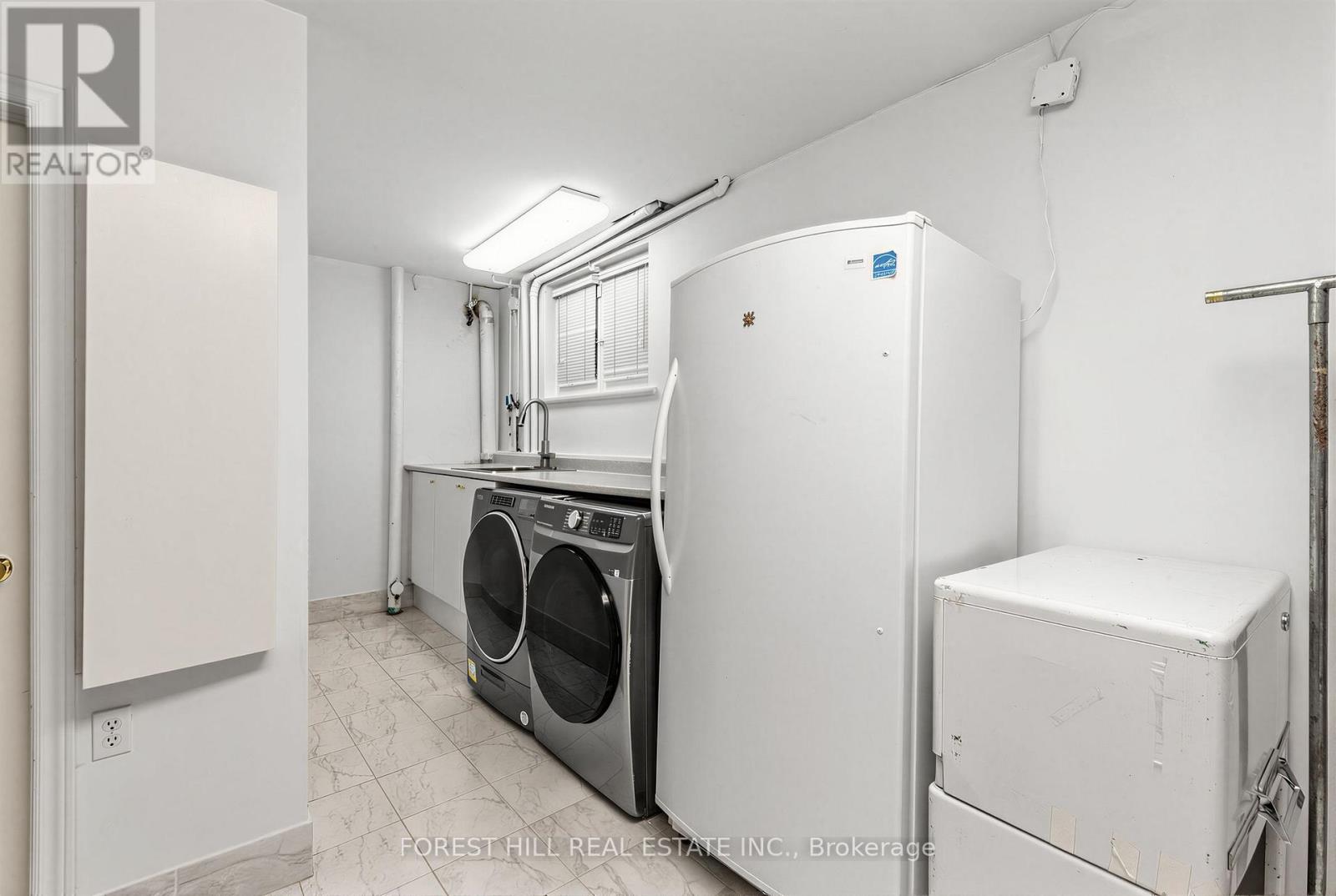4 Abrams Place, Toronto, ON photo 25