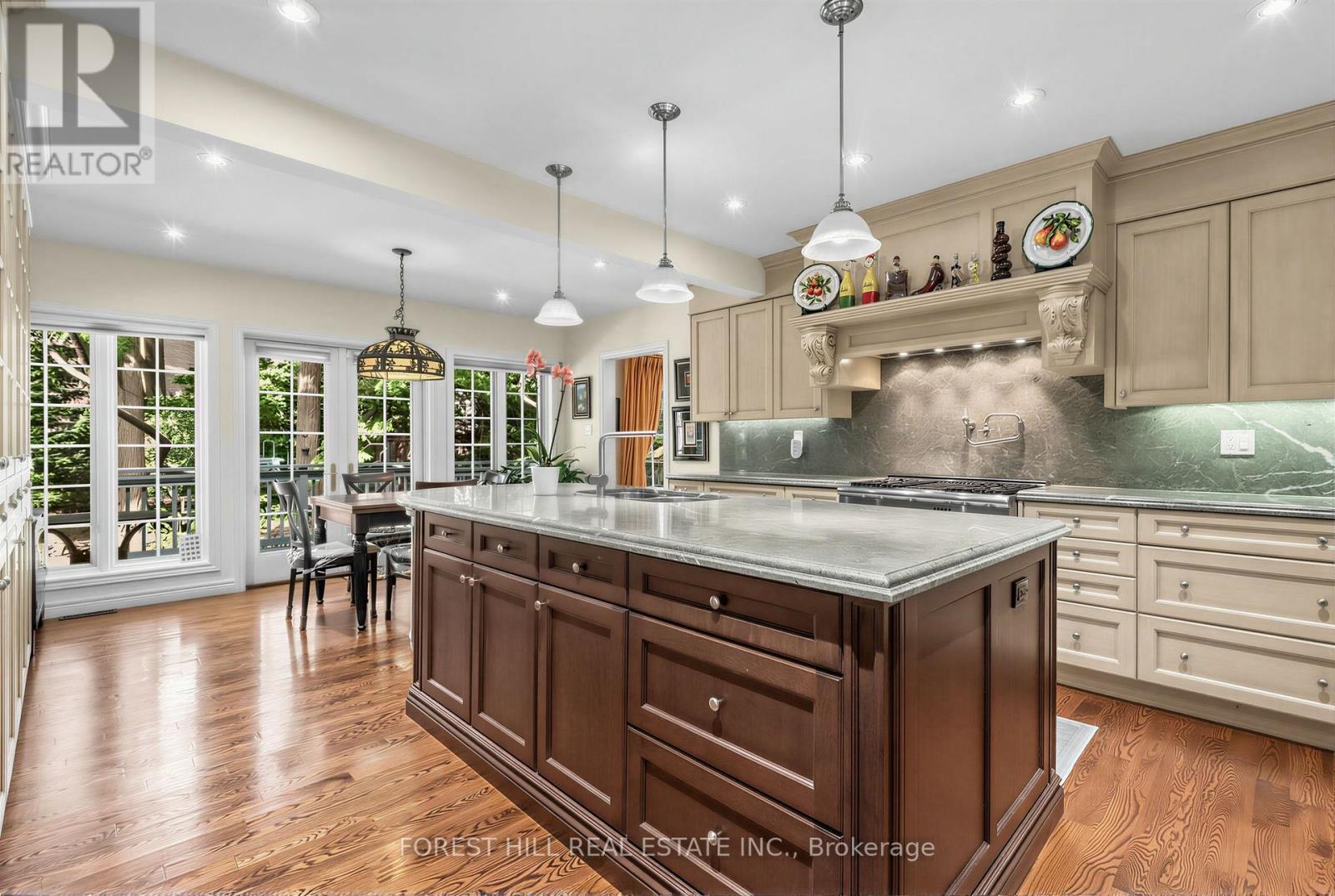 4 Abrams Place, Toronto, ON photo 7