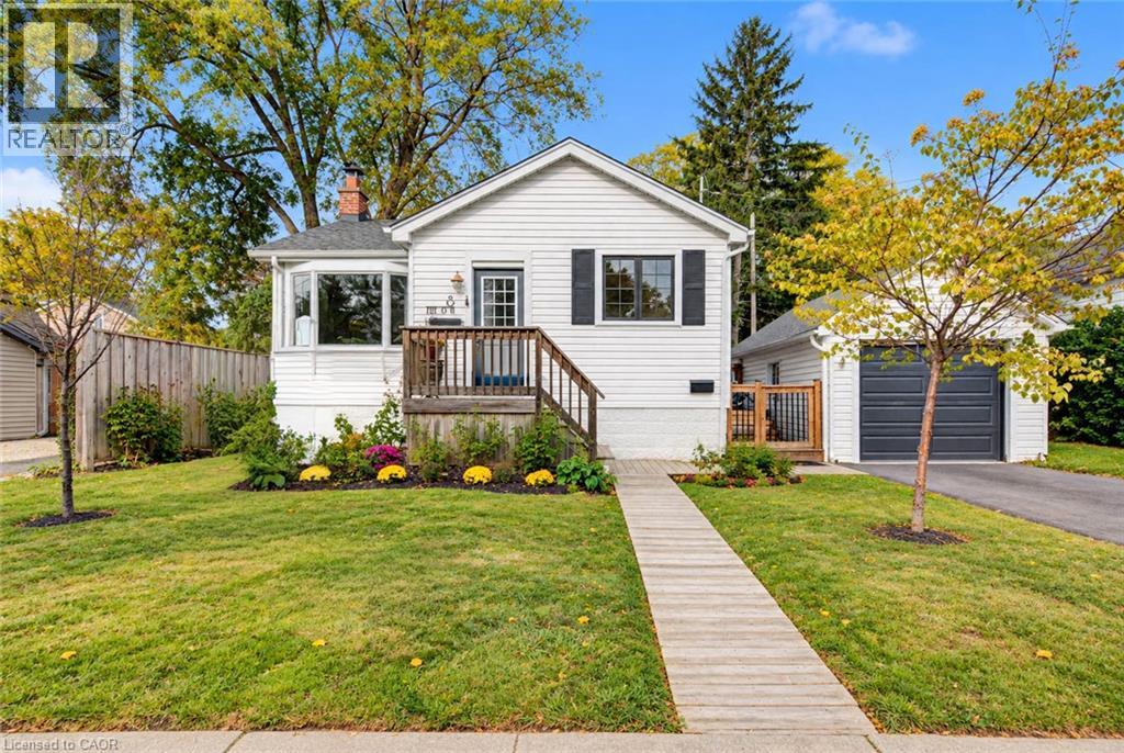 8 PEEL Street N - 1