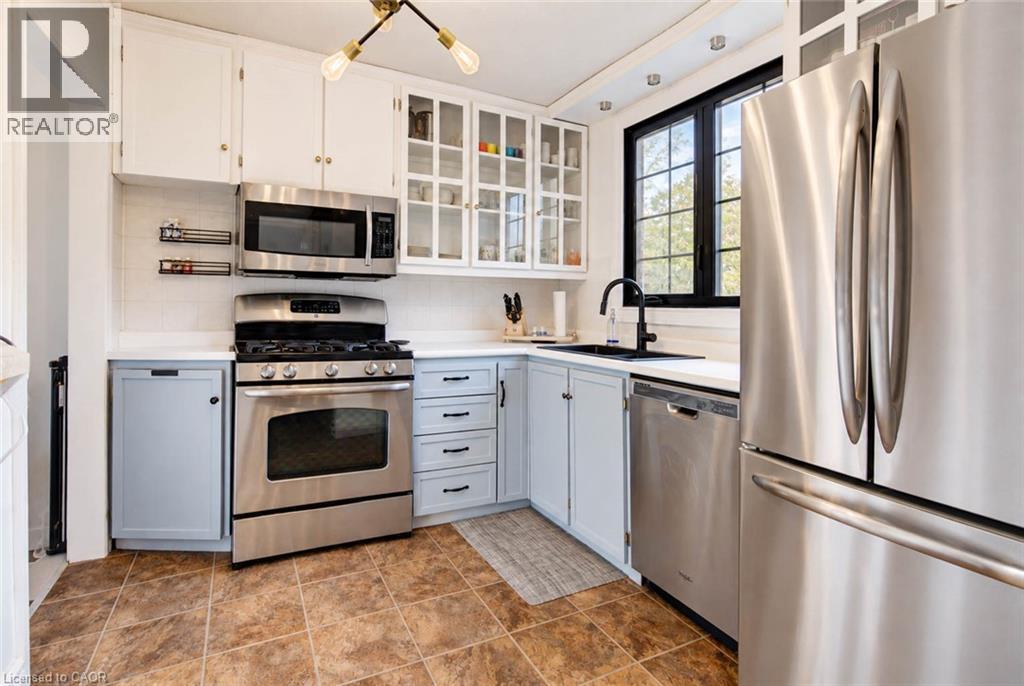 8 PEEL Street N - Image 10