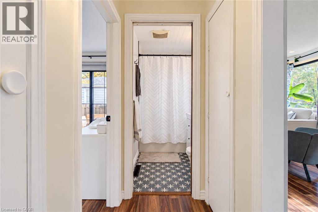 8 PEEL Street N - Image 18