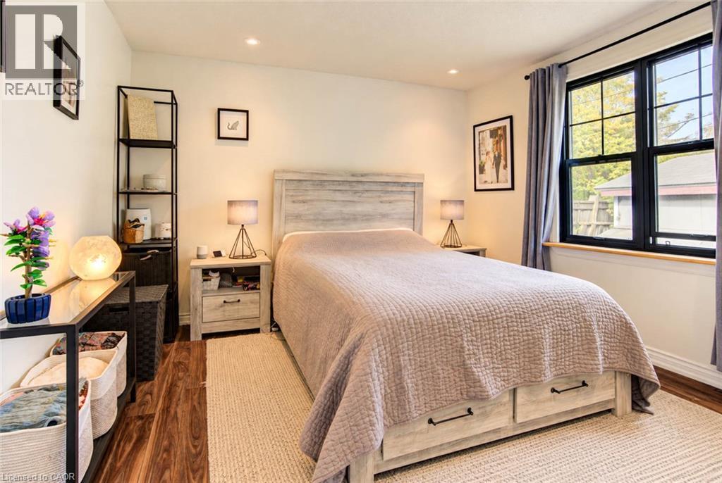 8 PEEL Street N - Image 22
