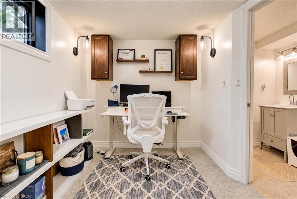 8 PEEL Street N - Image 30