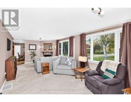 Family room - 5666 35 Highway, Kawartha Lakes, ON K0M1N0 Photo 11