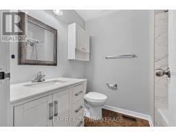 Kitchen - 585 Gavin Court, Kingston, ON K7M8B8 Photo 11