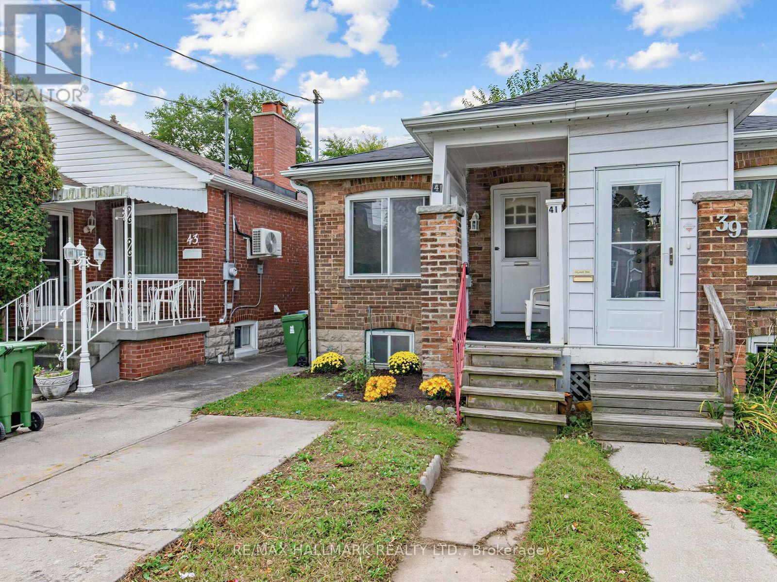 41 Gowan Avenue, Toronto, ON photo 2
