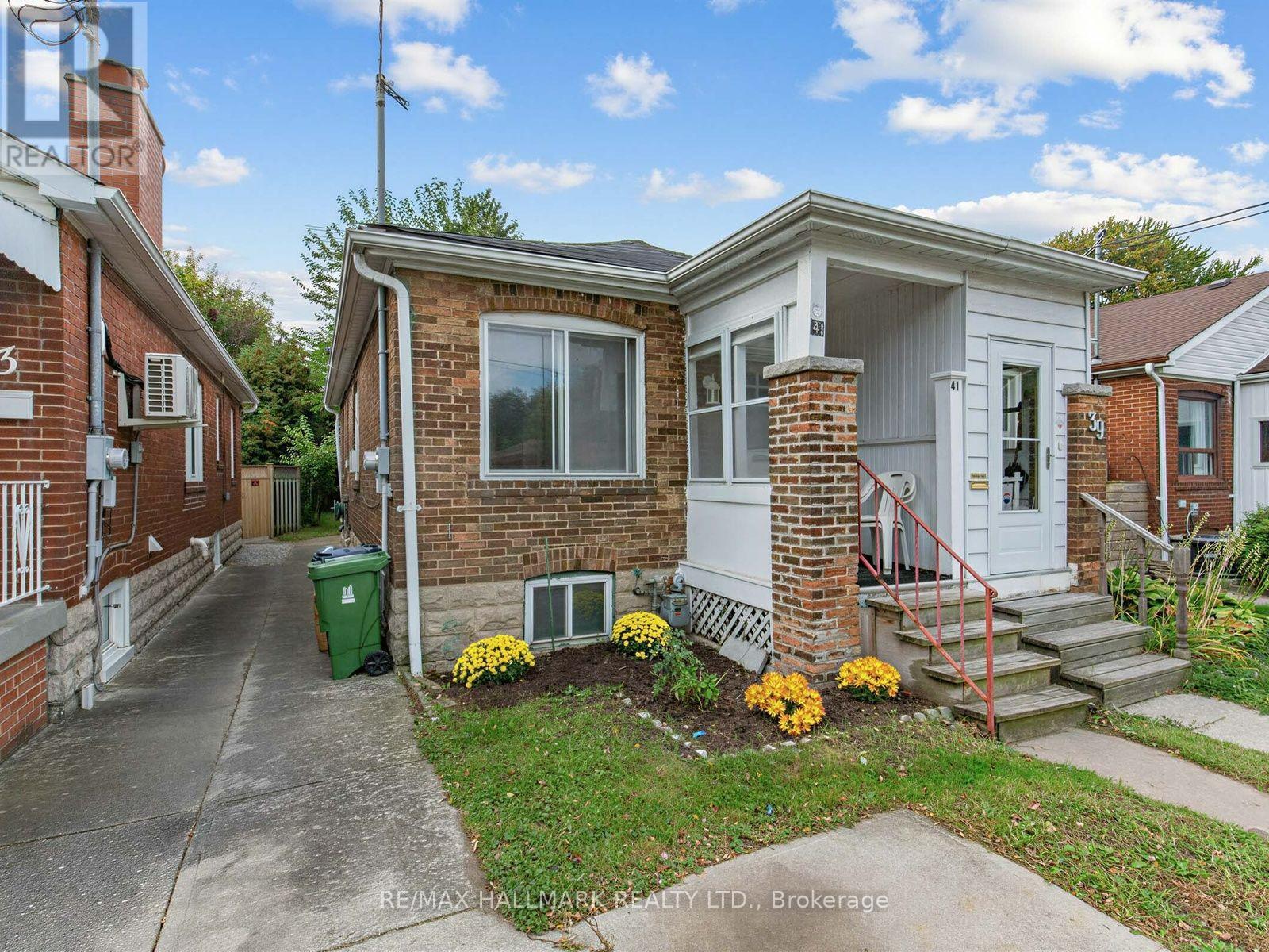 41 GOWAN AVENUE - 4