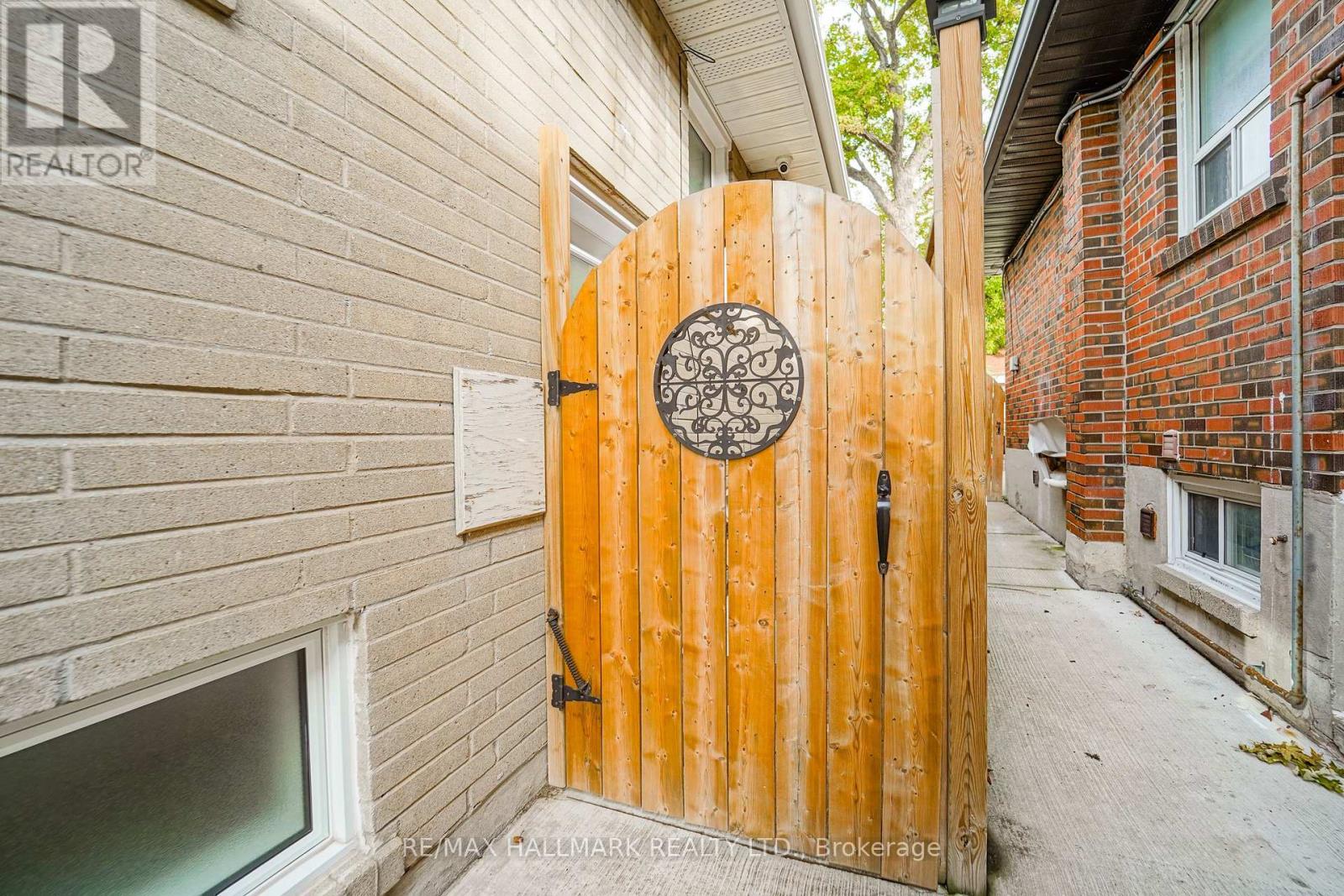 20 Wishing Well Drive, Toronto, ON photo 10