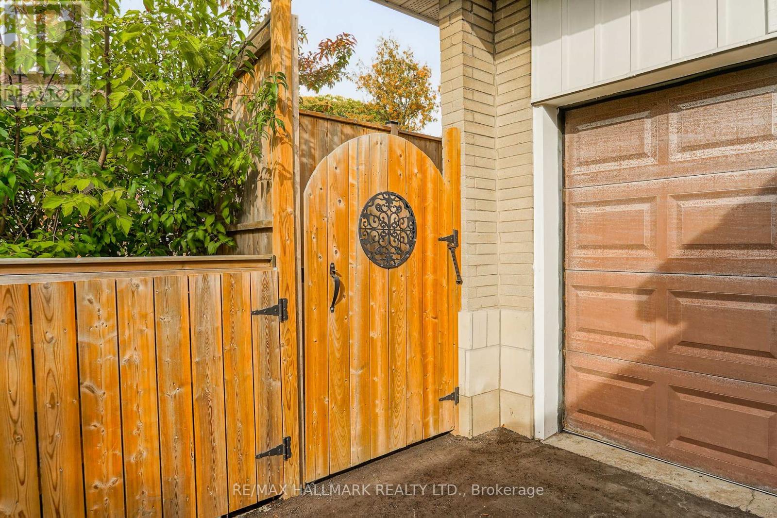 20 Wishing Well Drive, Toronto, ON photo 11