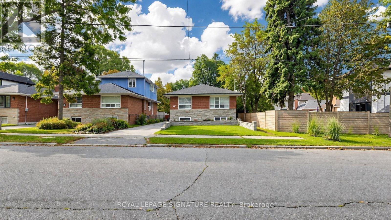 35 Florens Avenue, Toronto, ON photo 2