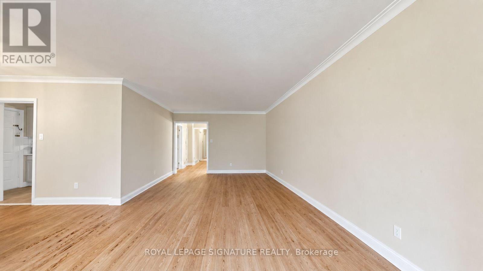 35 Florens Avenue, Toronto, ON photo 4