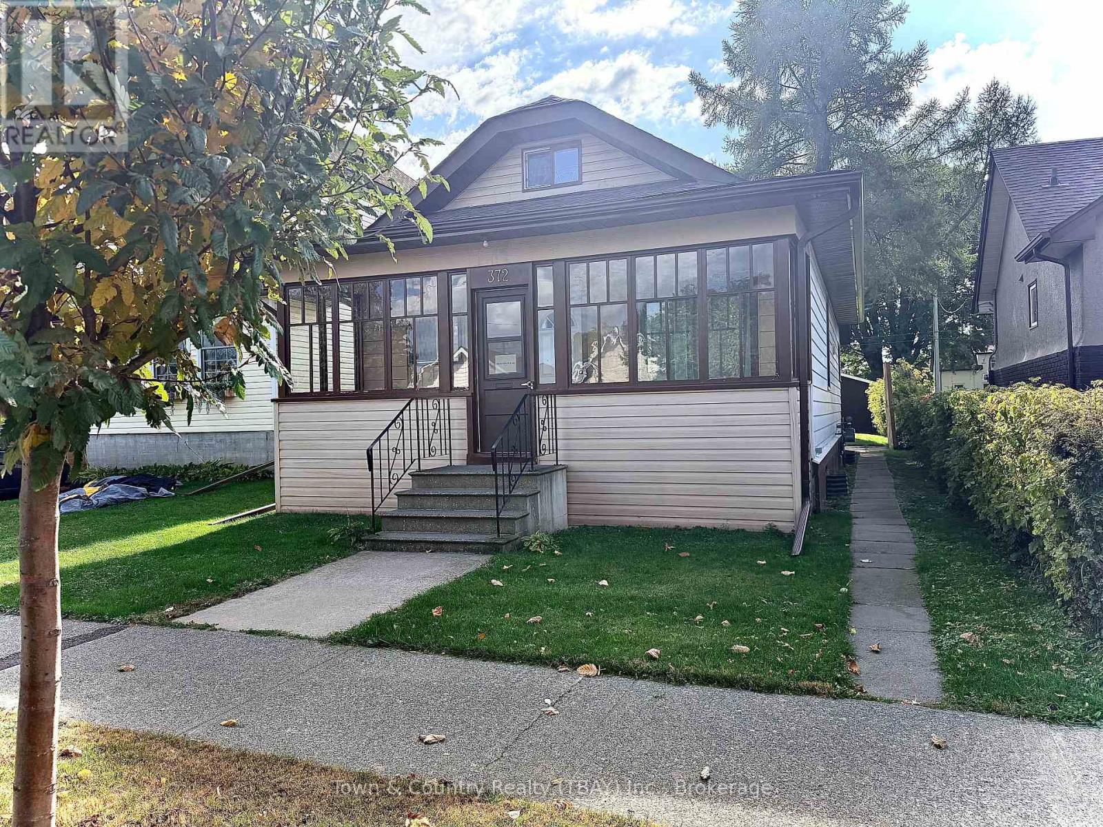 372 MARY STREET E - 1