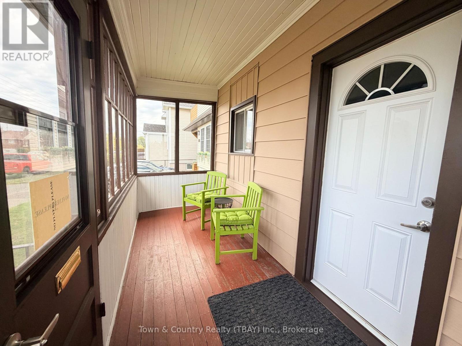 372 MARY STREET E - 2