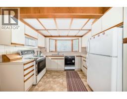 2pc Bathroom - 8 Varsdale Place Nw, Calgary, AB T3A0G7 Photo 7