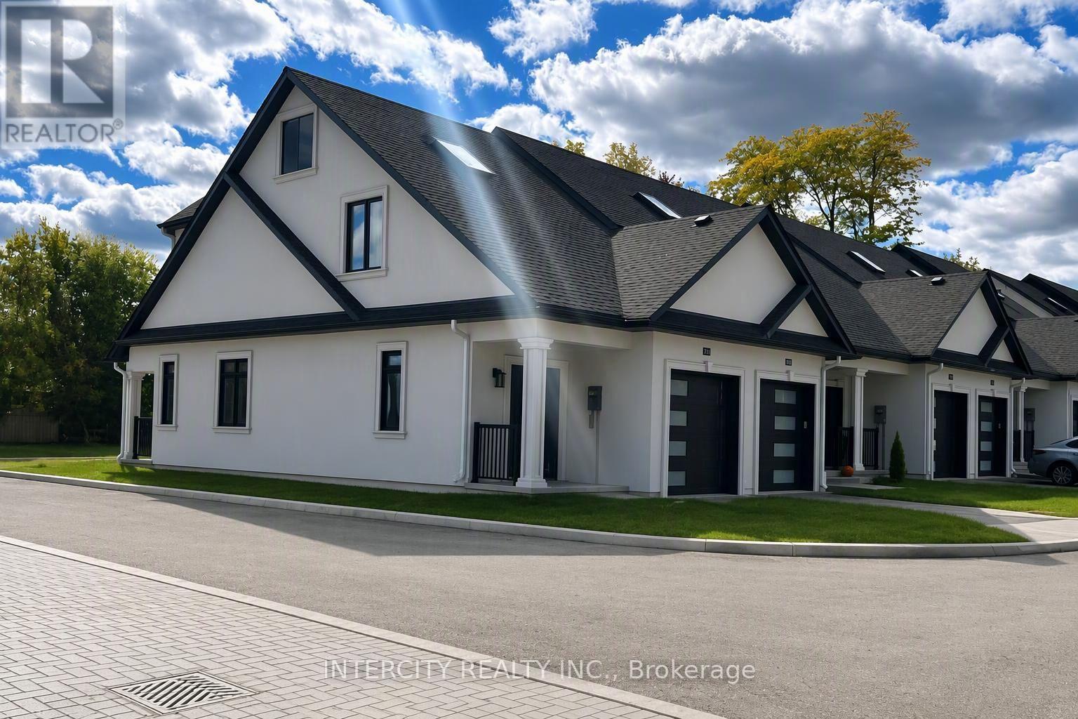 15 - 263 BARRIE STREET, Bradford West Gwillimbury (Bradford)