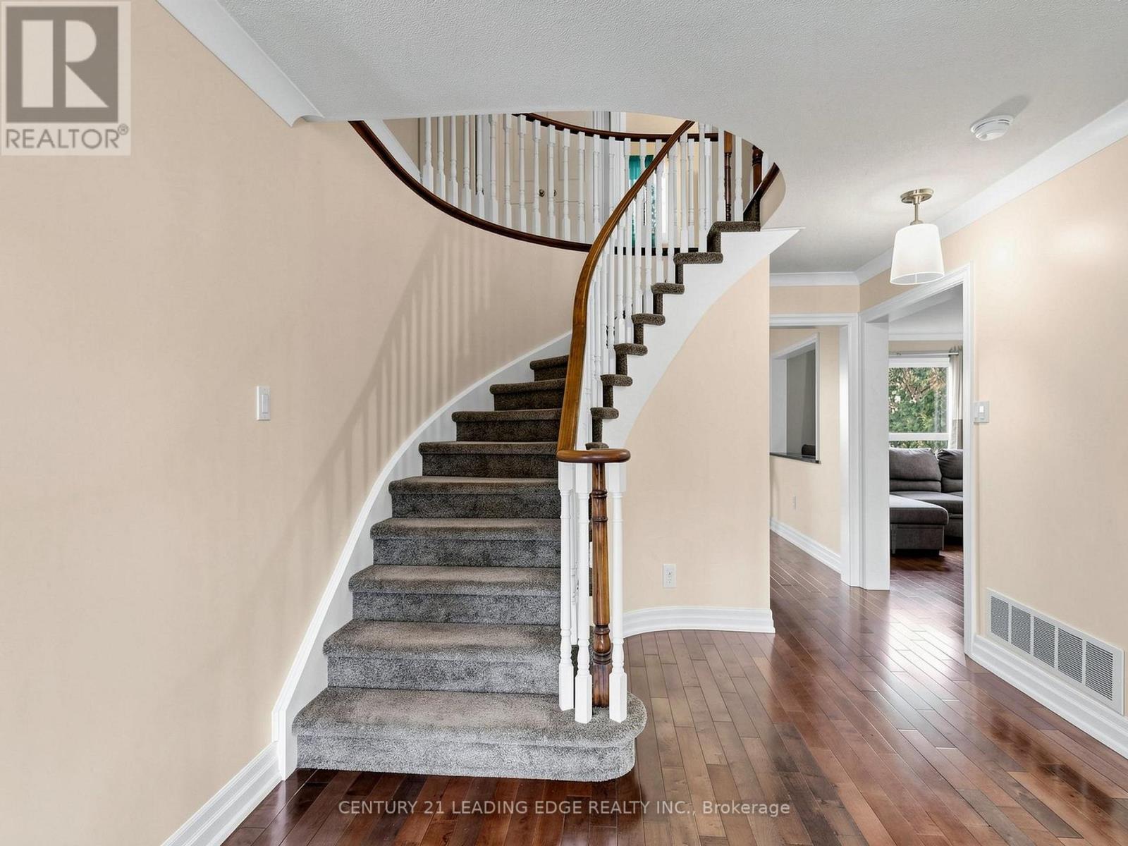 97 Tulip Street, Georgina, ON photo 6